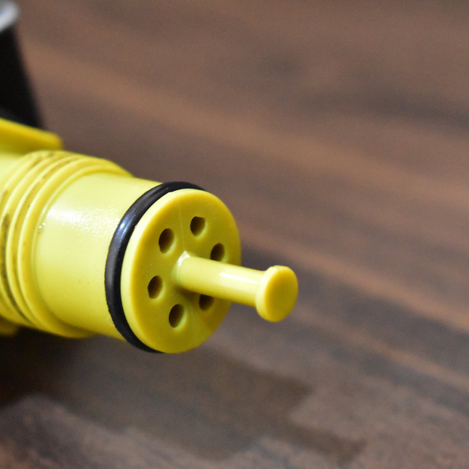 Gold colored trigger nozzle for hoses, durable and lever-operated for water. Gold colored trigger nozzle for hoses, durable and lever-operated for water.
